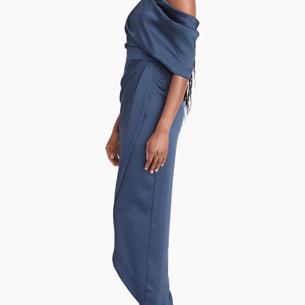 Elegant Rayna One-Shoulder Gown - Picture 3 of 8